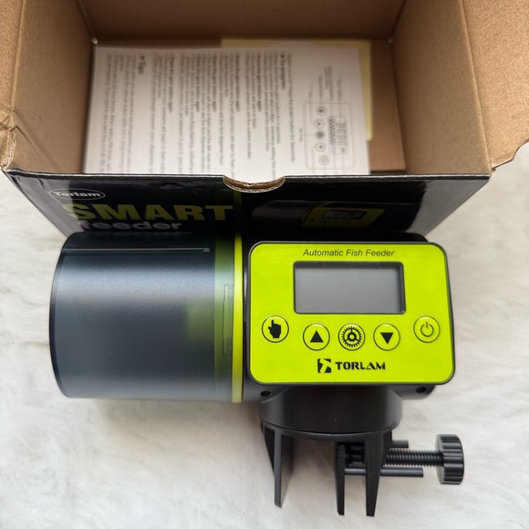 Torlam Automatic Smart Fish Feeder - Black and Green - Picture 4 of 11